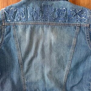 NY Yankees Custom Distressed Denim Jacket Women’s Medium New York